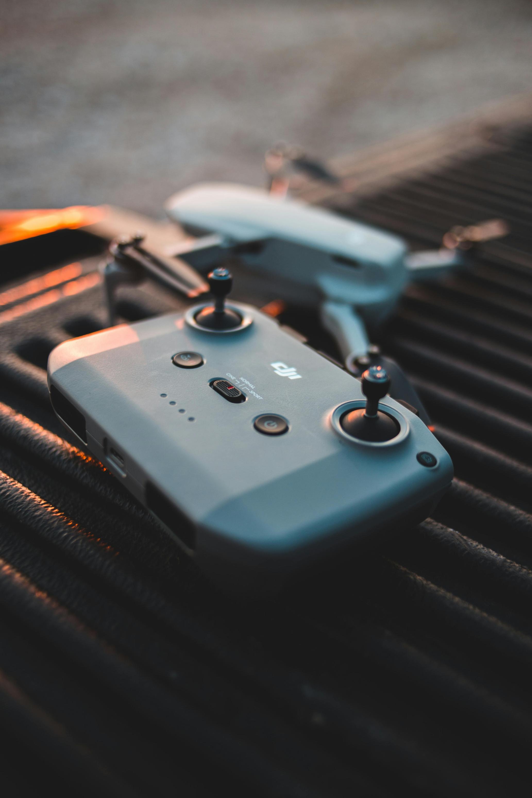 كيفية شحن وحدة تحكم DJI